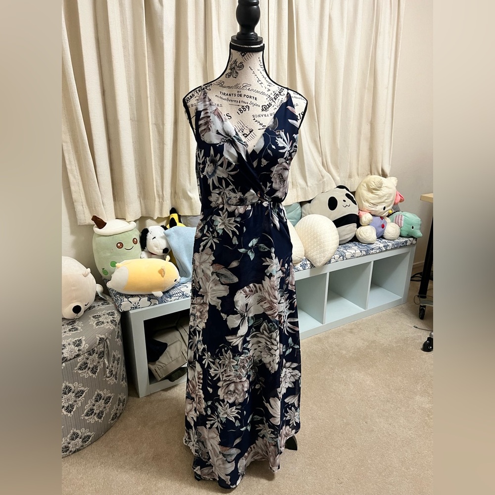 Lulu’s Maxi Navy Floral dress